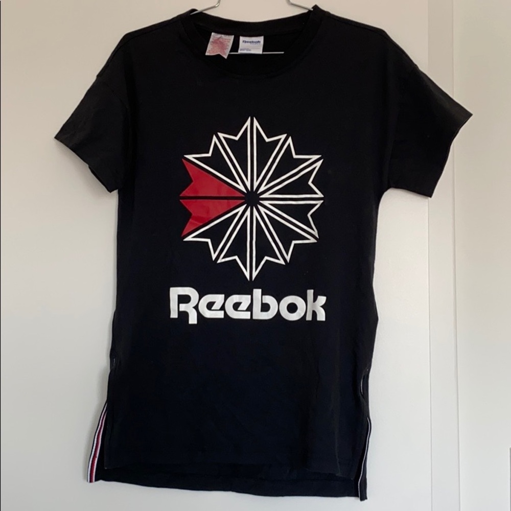 Reebok Classics Tee! ❤️🖤